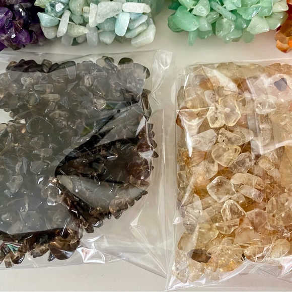 Stretch gemstone chip bracelets. 2 are broken, ideal for jewelry making - Picture 2 of 3